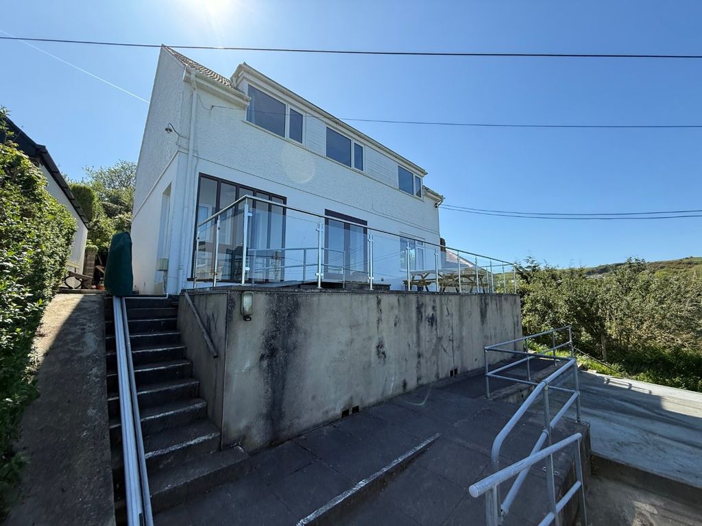3 bed detached house for saleTowyn Road, New Quay SA45
