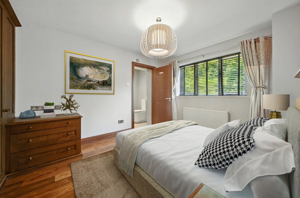 Additional image 18 of 5 bed detached house for saleWoodlands Close, Apperley Bridge, West Yorkshire BD10