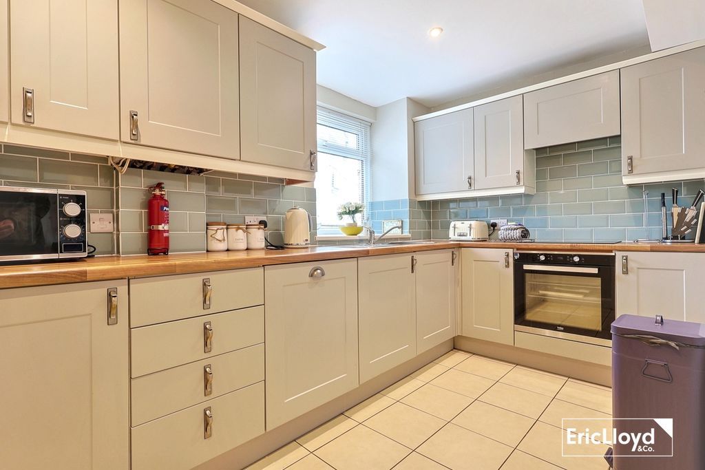 Additional image 4 of 3 bed flat for saleOvergang Road, Brixham TQ5
