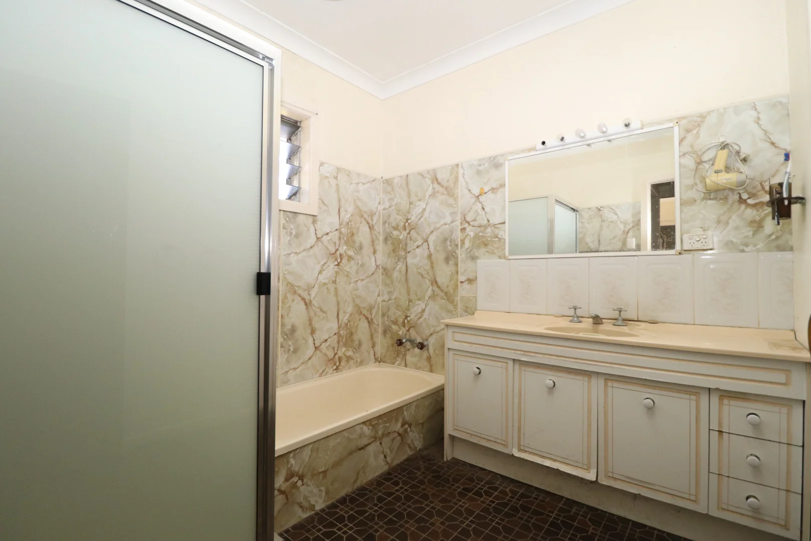 Additional image 11 of 2-4 Albert Crescent, Ayr QLD 4807