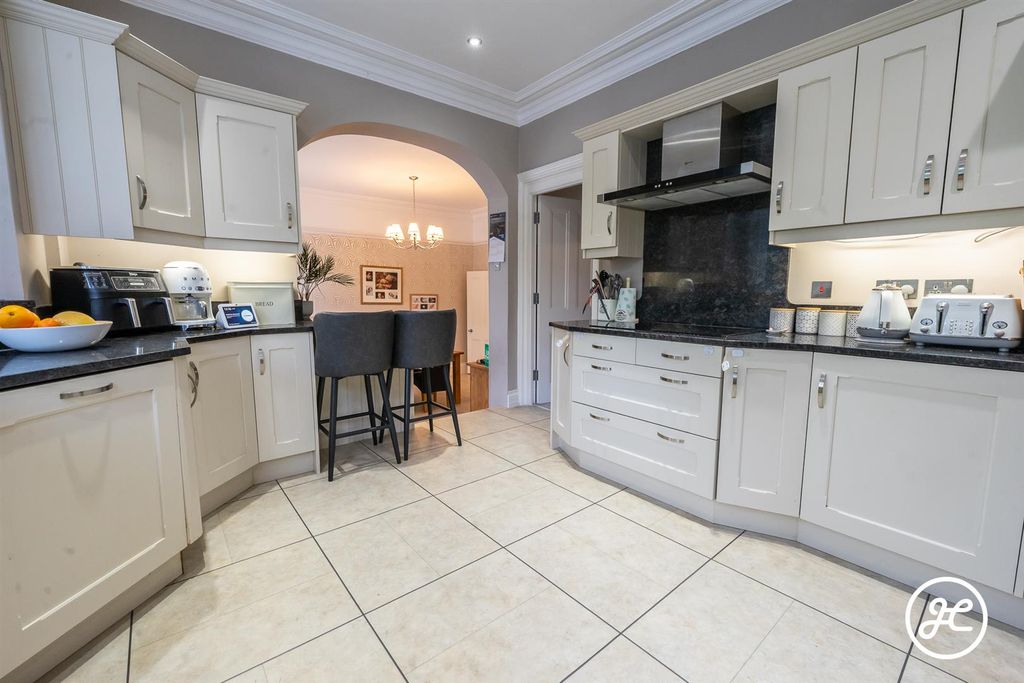 Additional image 9 of 6 bed detached house for saleDurleigh Road, Bridgwater TA6