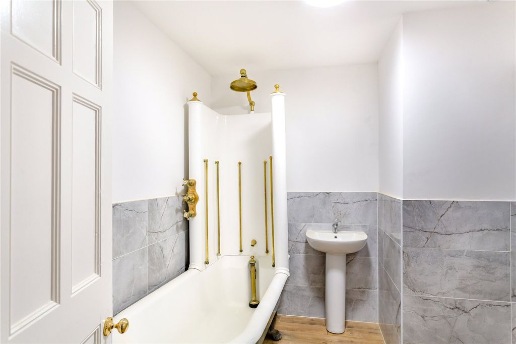 Additional image 7 of 3 bed flat for saleApartment E, The Hollies, Weetwood Lane, Leeds LS16