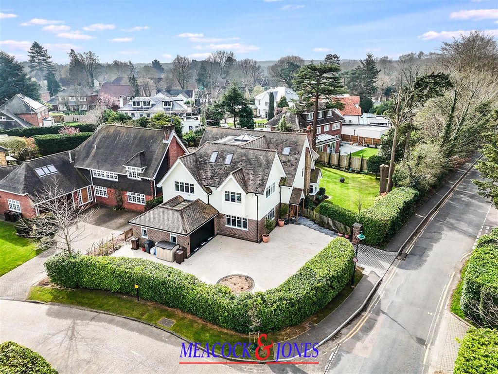 Additional image 25 of 5 bed detached house for saleRoundwood Avenue, Hutton Mount, Brentwood CM13
