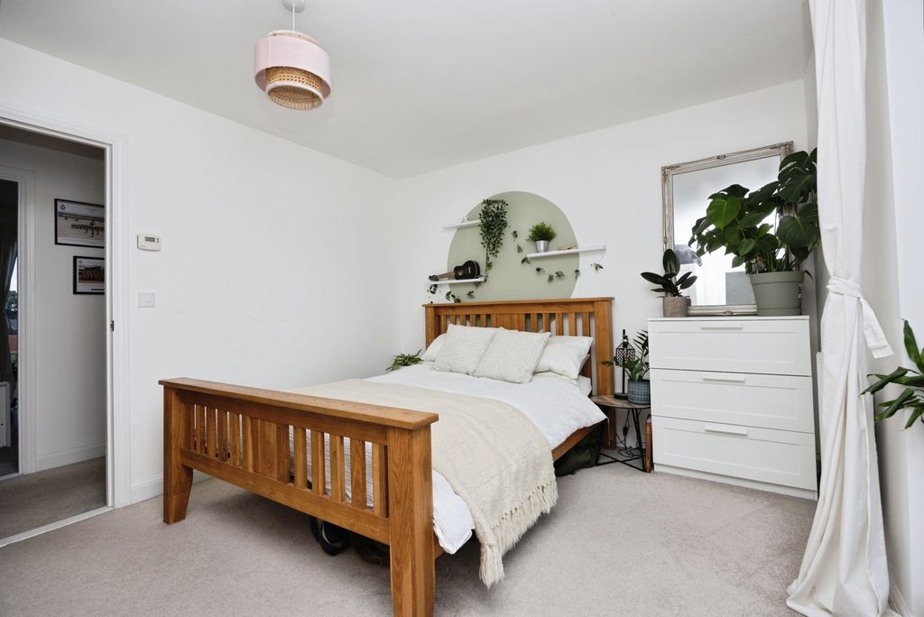 Additional image 15 of 2 bed flat for saleLouisburg Avenue, Bordon, Hampshire GU35