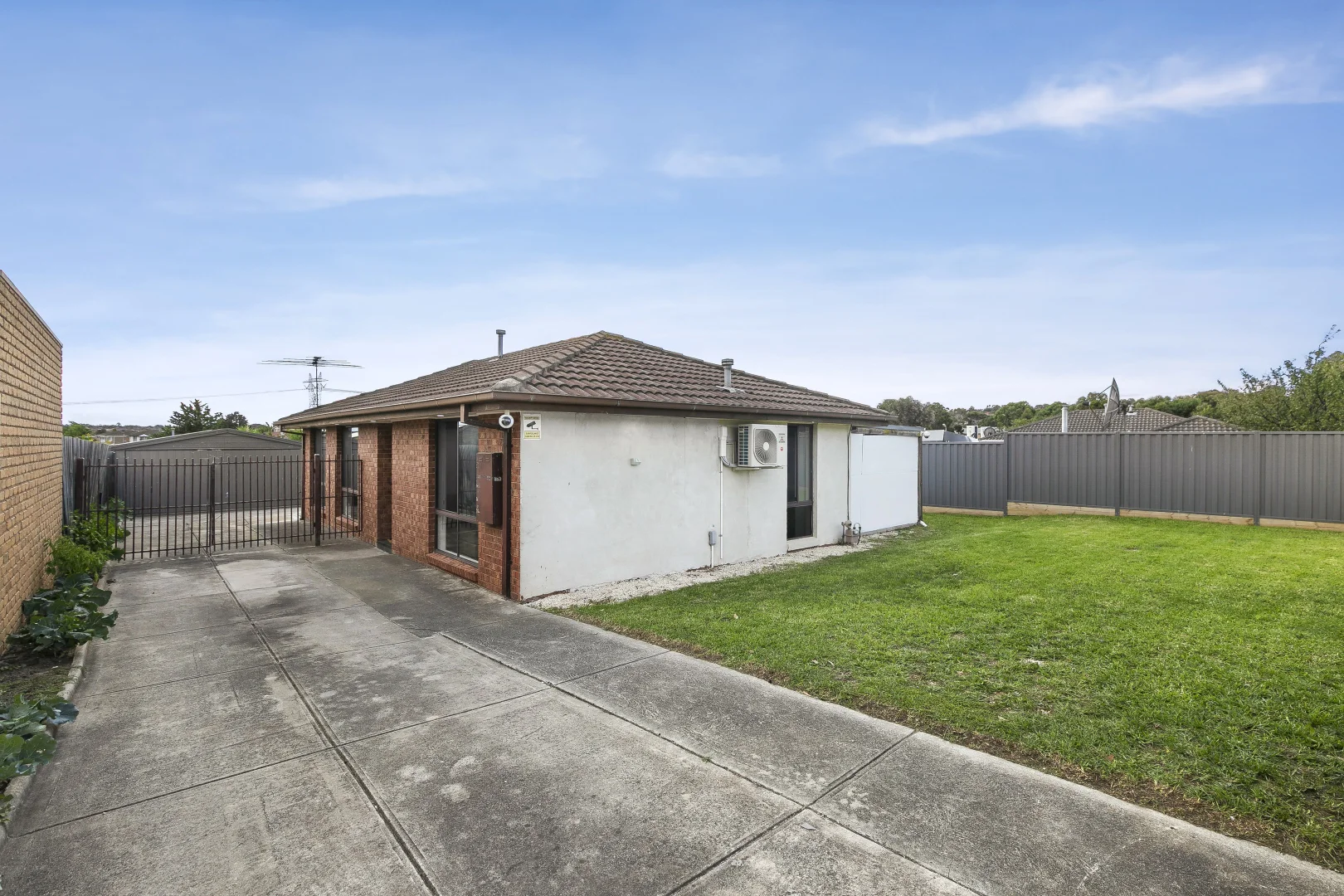 20 Goodenia Close, Meadow Heights VIC 3048 photo 2