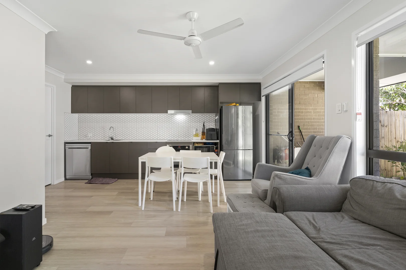 Additional image 11 of 1 & 2/18 Elm Avenue, Woodridge QLD 4114