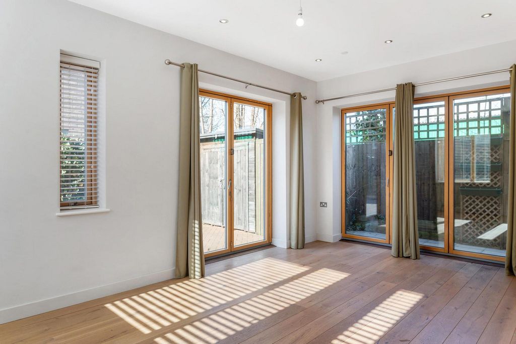 Additional image 4 of 4 bed semi-detached house for saleGibsons Place, Brentford TW8