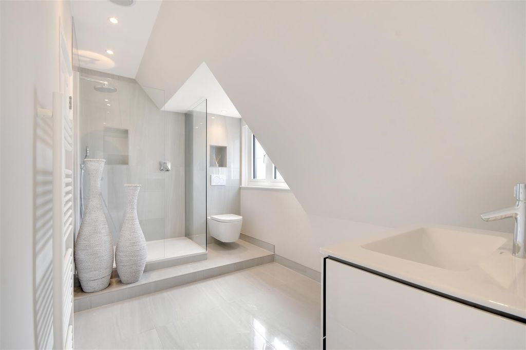 Additional image 38 of 6 bed detached house for saleWambrook Close, Hutton Mount, Brentwood CM13