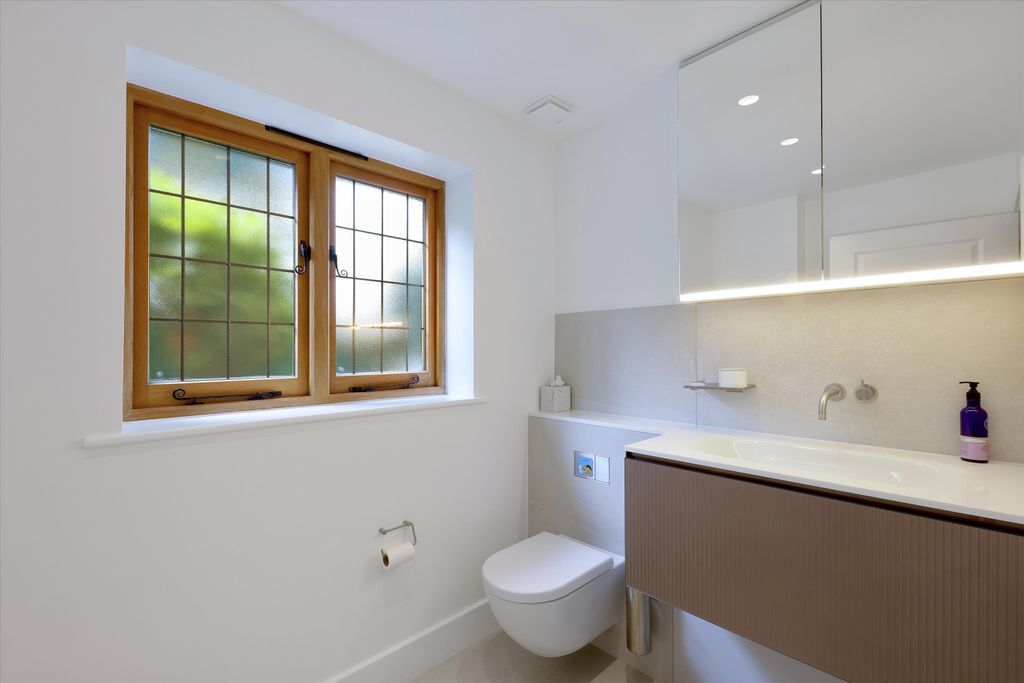 Additional image 16 of 4 bed detached house for saleStubbs Hill, Binfield, Berkshire RG42