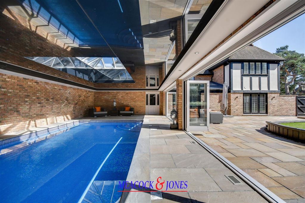 Additional image 2 of 6 bed detached house for saleChallacombe Close, Hutton Mount, Brentwood CM13