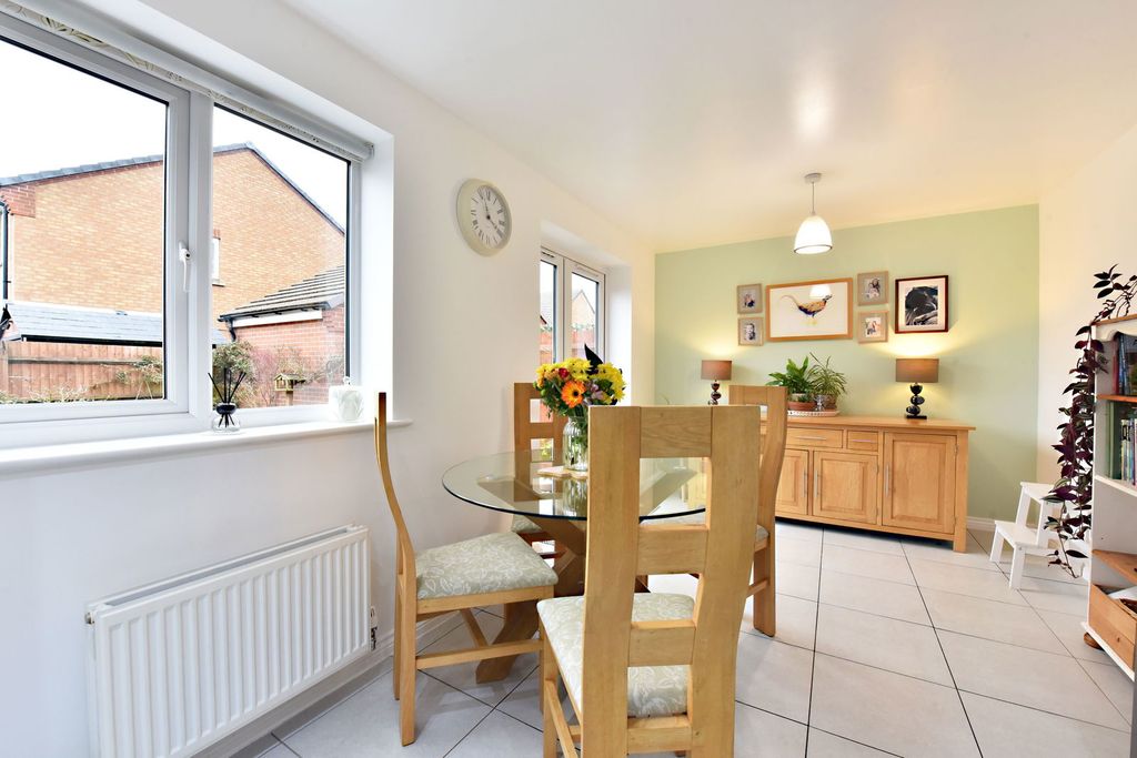 4 bed detached house for saleKingswinford, Pullman Drive DY6 photo 4