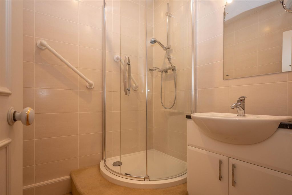 Additional image 9 of 3 bed flat for saleThorndon Park, Ingrave, Brentwood CM13