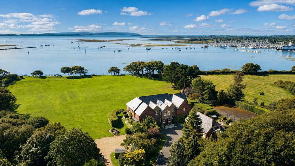 6 bed detached house for saleLisle Court Road, Lymington SO41