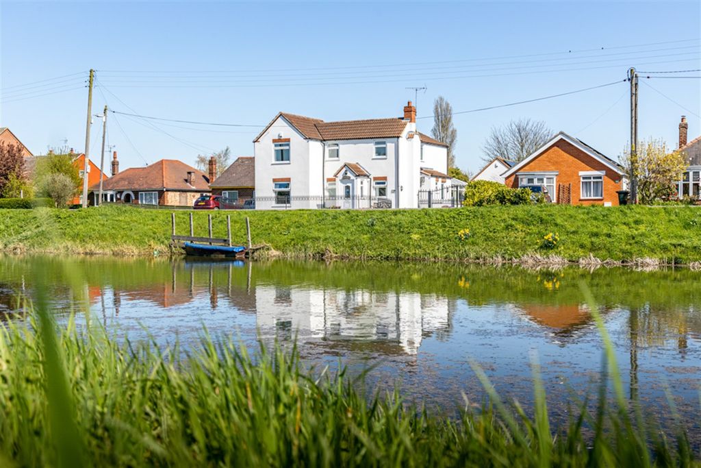 4 bed detached house for saleWilloughby Road PE21