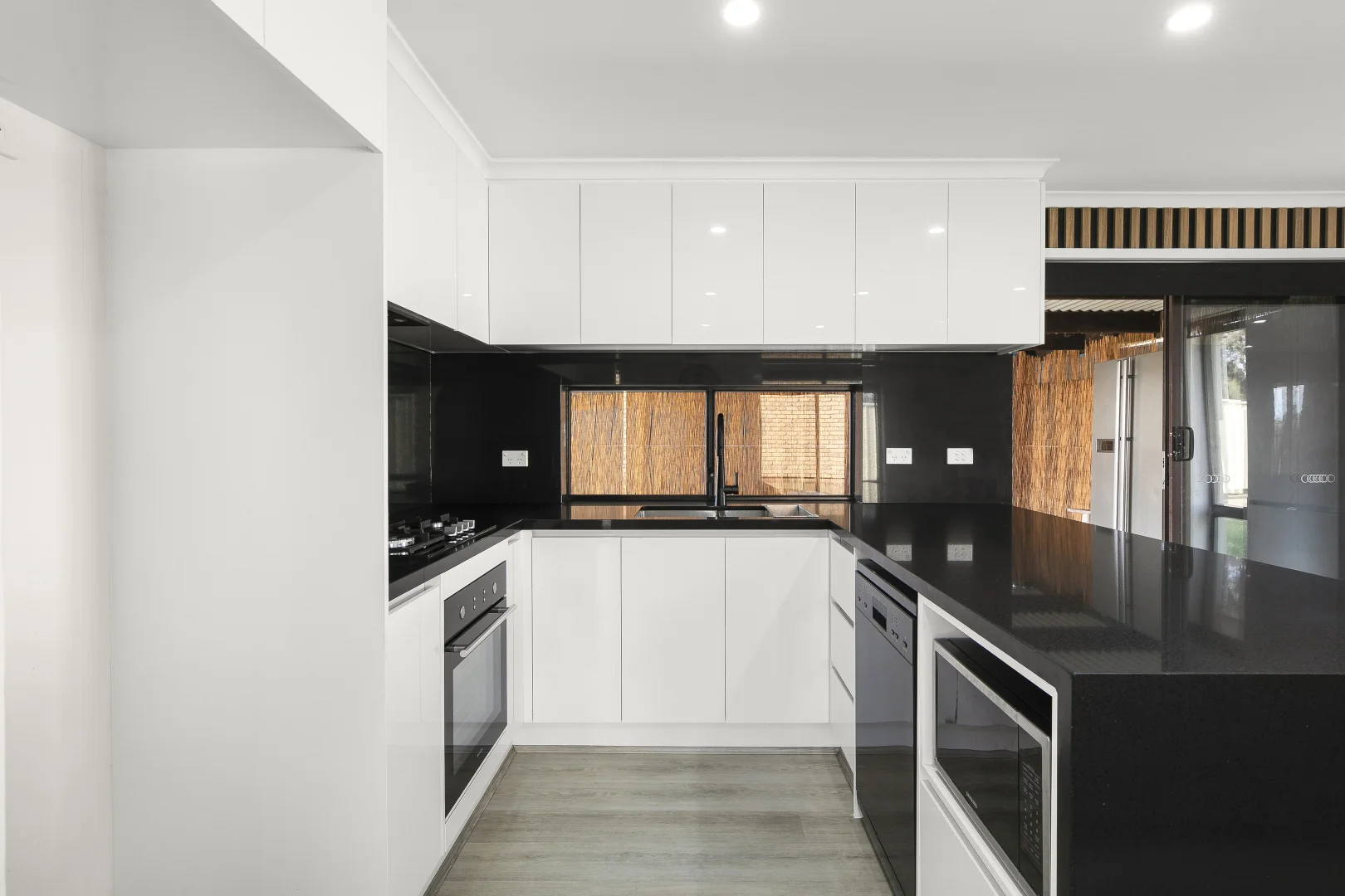 20 Goodenia Close, Meadow Heights VIC 3048 photo 5