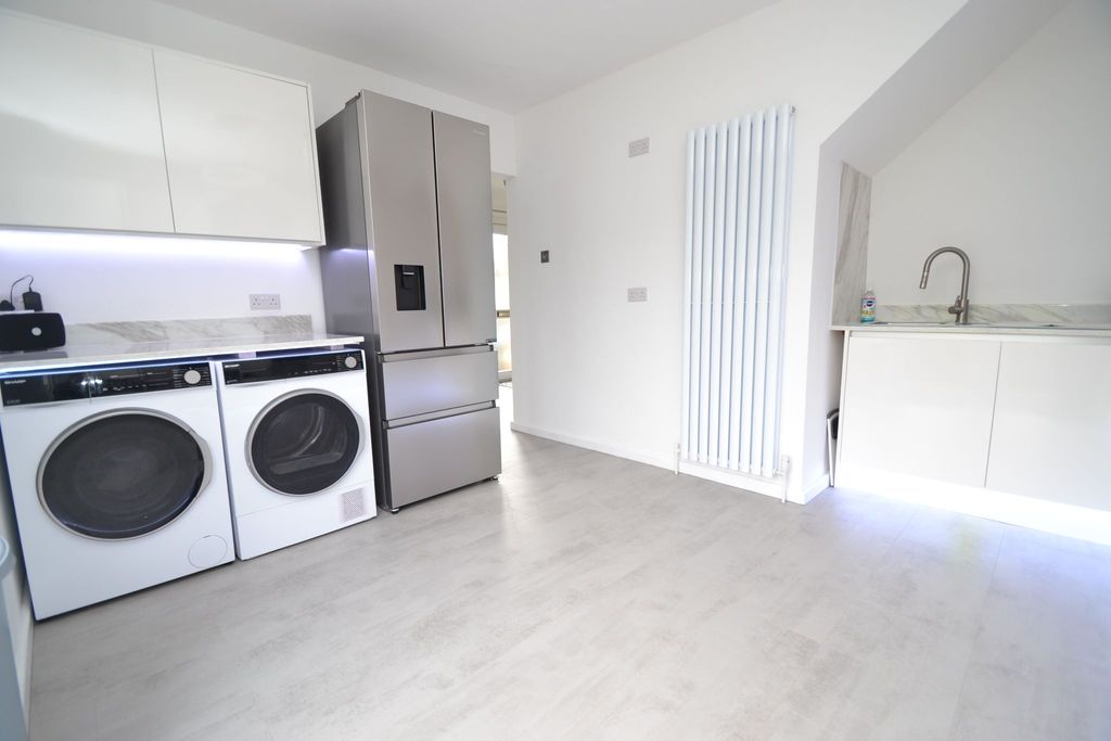 Additional image 5 of 3 bed chalet for saleBrackendale Avenue, Bradford BD10