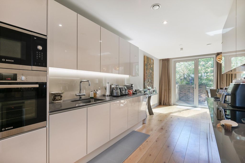 Additional image 4 of 4 bed town house for saleIsambard Court, Brentford TW8