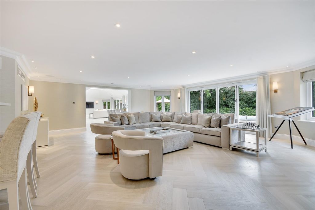 Additional image 7 of 6 bed detached house for saleWambrook Close, Hutton Mount, Brentwood CM13