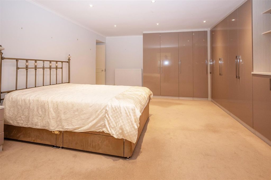 Additional image 13 of 3 bed flat for saleThorndon Park, Ingrave, Brentwood CM13