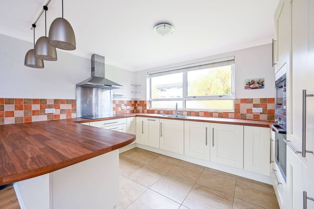 Additional image 4 of 3 bed flat for saleThe Shimmings, Guildford GU1