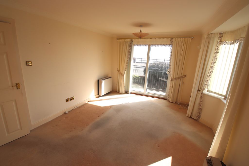 Additional image 4 of 2 bed flat for saleNorth Marine Drive, Bridlington YO15