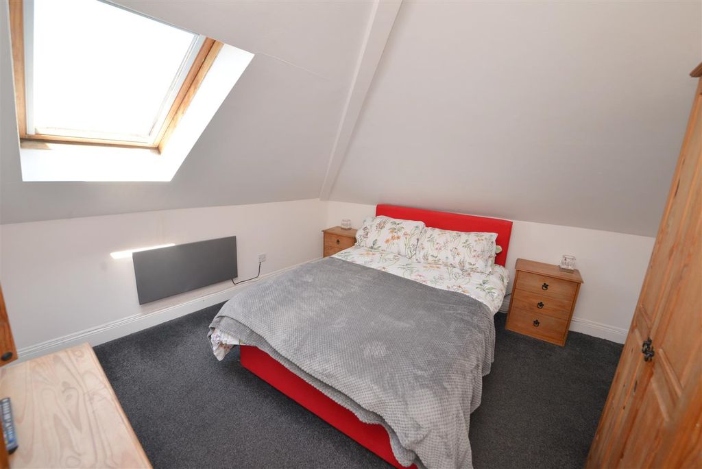 Additional image 3 of 1 bed flat for saleCrackwell Street, Tenby SA70