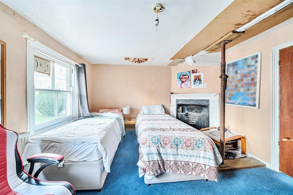 Additional image 9 of 2 bed flat for saleMarket Place, Blandford Forum DT11