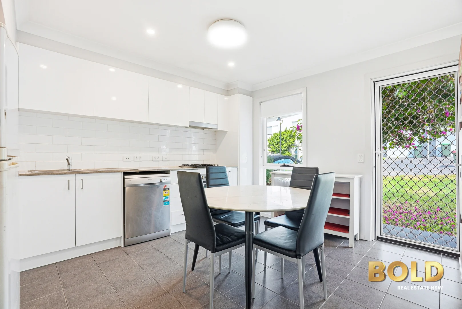 5/52A Atlantic Boulevard, Glenfield NSW 2167 photo 5