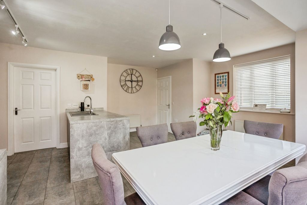Additional image 9 of 4 bed detached house for saleColtsfoot Drive, Bourne PE10
