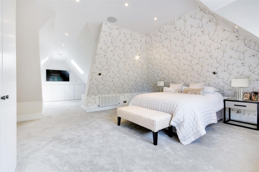 Additional image 39 of 6 bed detached house for saleWambrook Close, Hutton Mount, Brentwood CM13