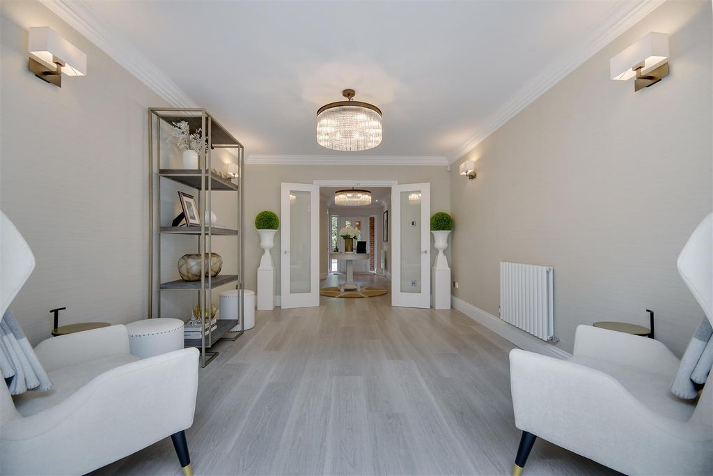 Additional image 16 of 6 bed detached house for saleWambrook Close, Hutton Mount, Brentwood CM13