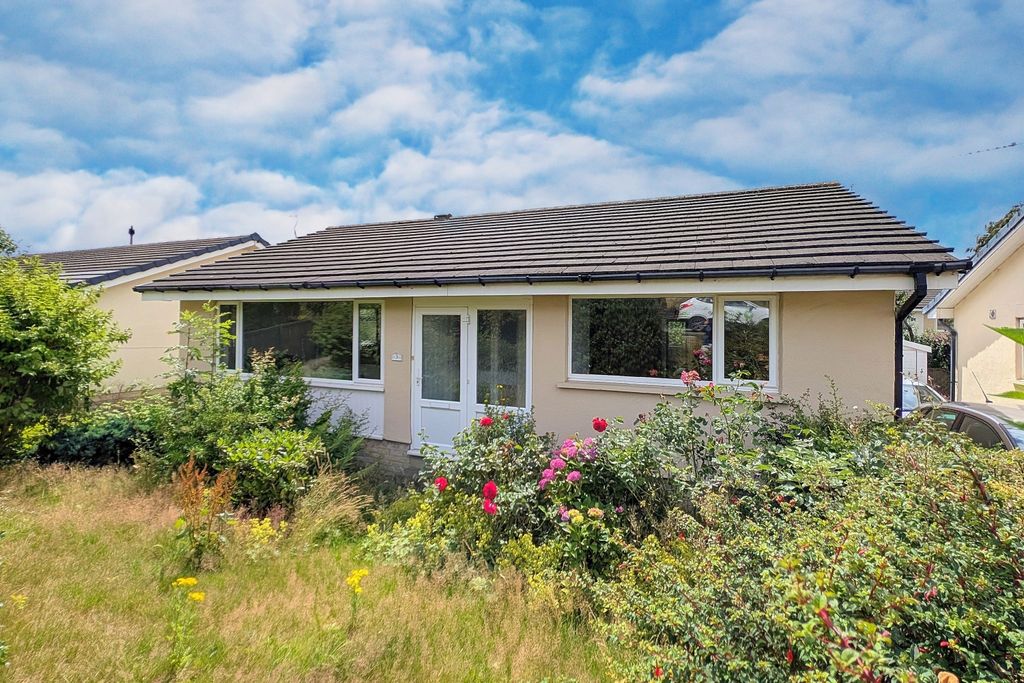 Additional image 3 of 3 bed bungalow for saleThornhills Lane, Brighouse, West Yorkshire HD6