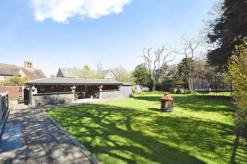 Additional image 3 of 6 bed detached house for saleSt. Peters Close, Braintree CM7