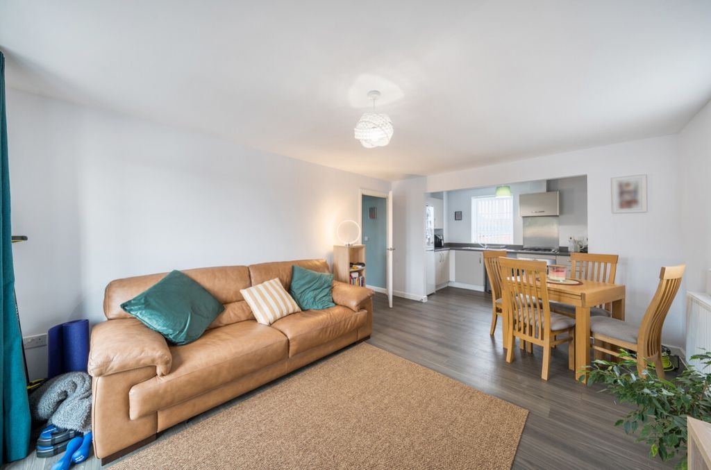 Additional image 2 of 2 bed flat for sale18 Penrhyn Way, Grantham, Lincolnshire NG31