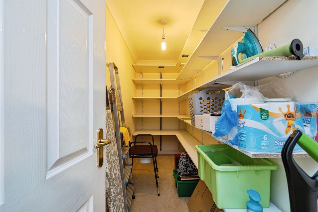 Additional image 6 of 2 bed flat for saleHanbury Court, Thetford IP24