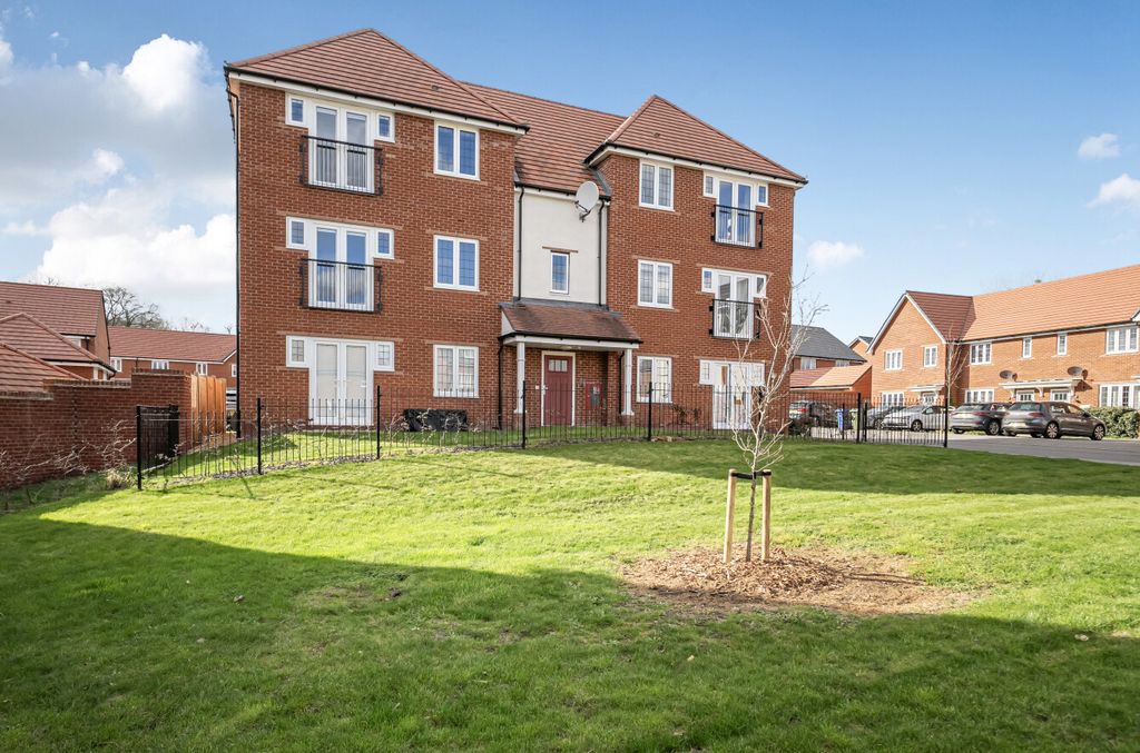 Additional image 18 of 2 bed flat for saleWalton Heath, Binfield, Bracknell RG42