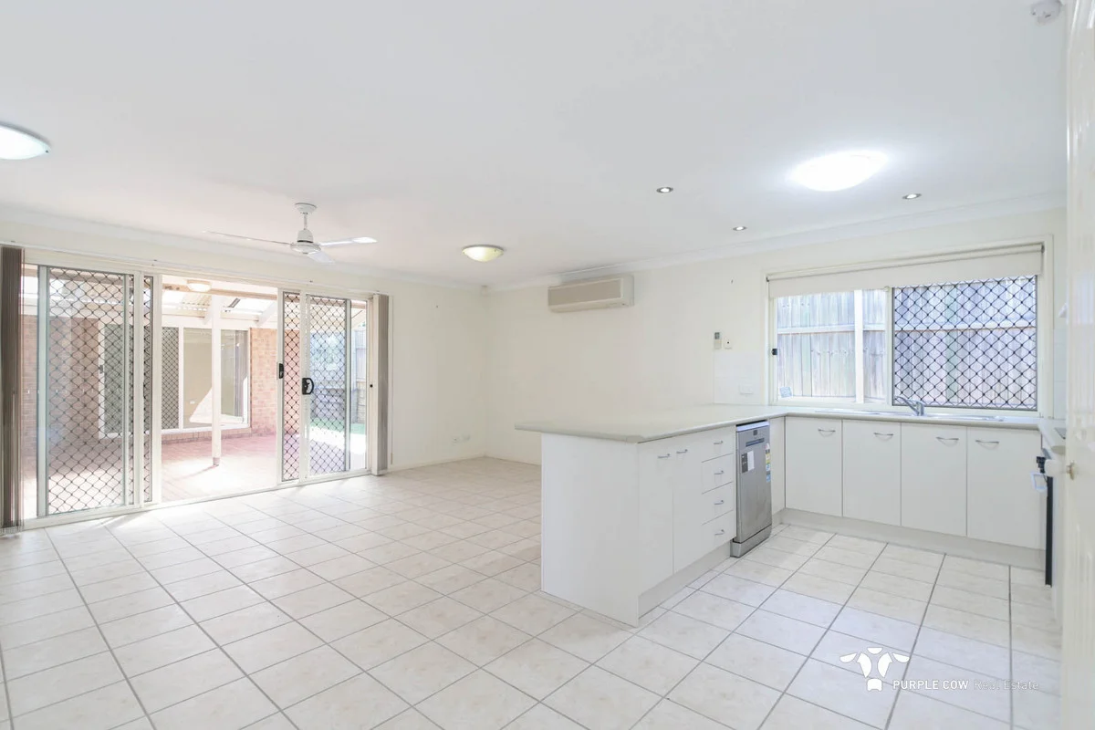 4 Chatfield Close, Oxley QLD 4075 photo 3
