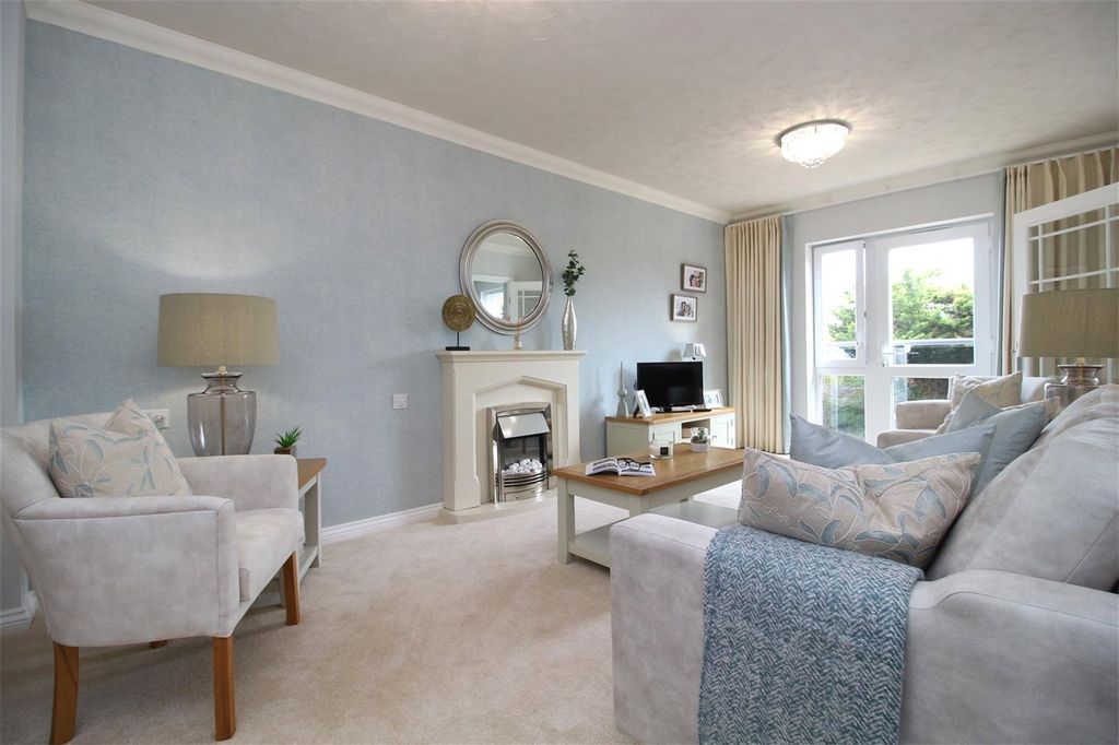 Additional image 4 of 2 bed flat for saleNorth Close, Lymington SO41