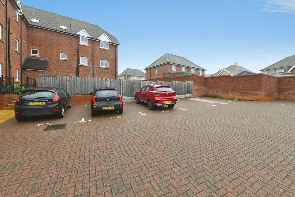 Additional image 9 of 2 bed flat for saleBadger Mount, Braintree, Essex CM7