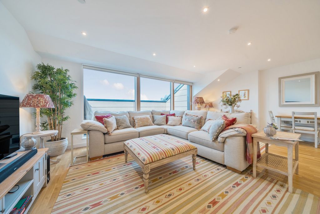 Additional image 16 of 2 bed flat for saleSt. Marks Square, Bromley BR2