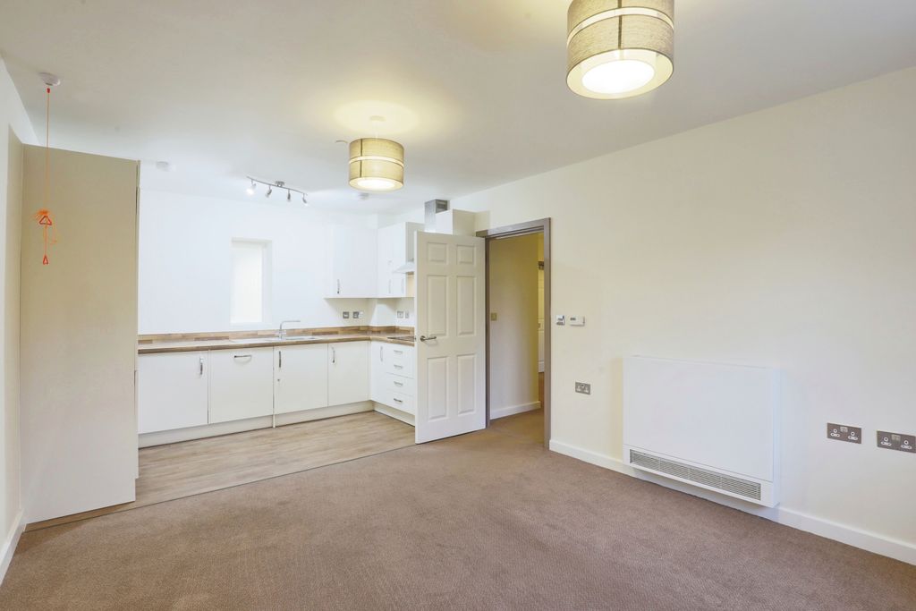 2 bed flat for saleSargent Square, Broadway, Worcestershire WR12 photo 3