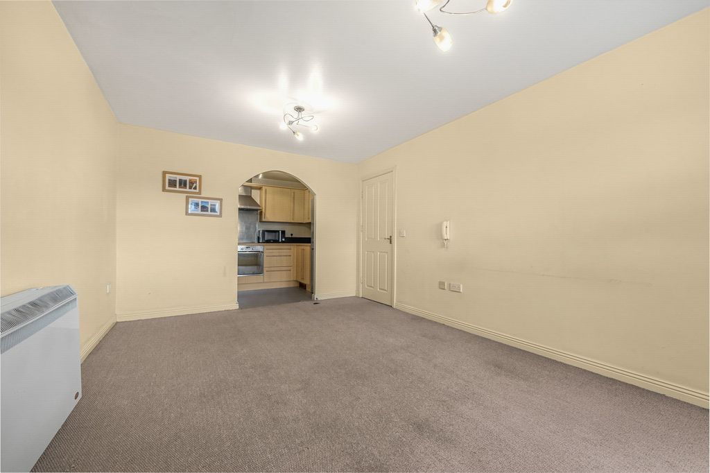 Additional image 4 of 2 bed flat for salePark Street, Bridgend CF31