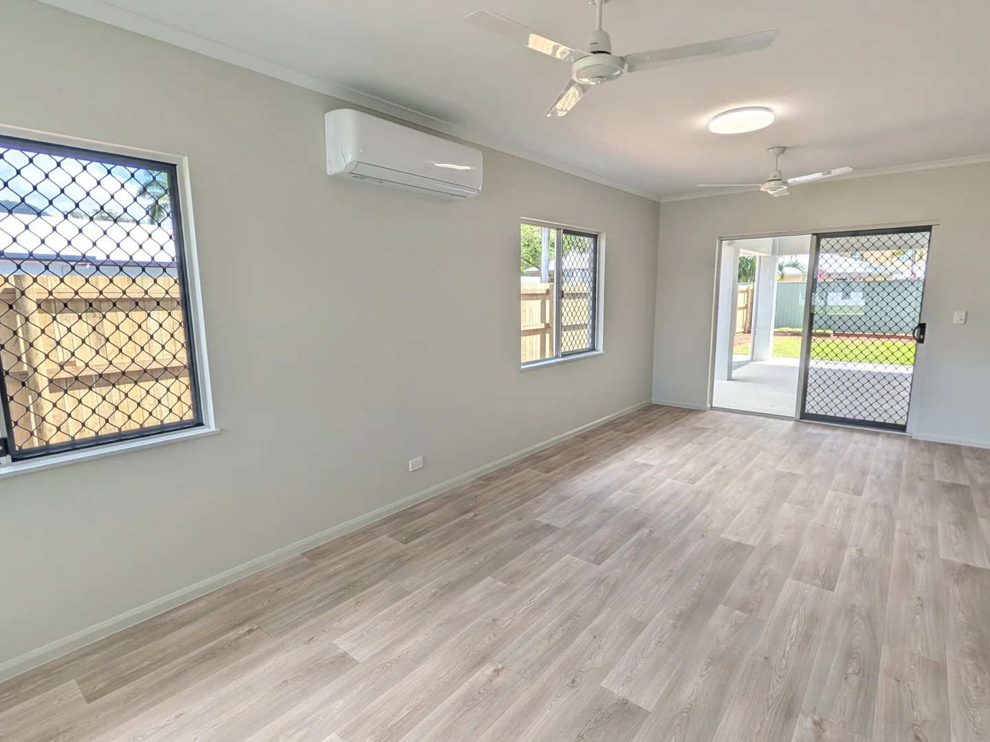 15 Pisek Close, White Rock QLD 4868 photo 5