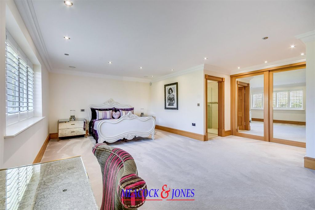 Additional image 25 of 6 bed detached house for saleChallacombe Close, Hutton Mount, Brentwood CM13