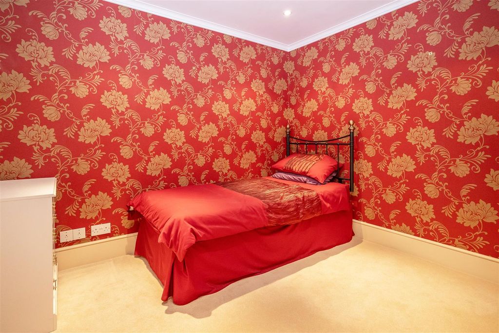 Additional image 14 of 3 bed flat for saleThorndon Park, Ingrave, Brentwood CM13