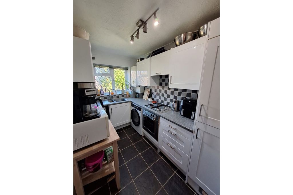 Additional image 11 of 2 bed flat for saleGroves Close, Bourne End SL8