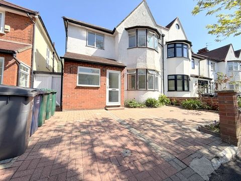 Hervey Close, London N3