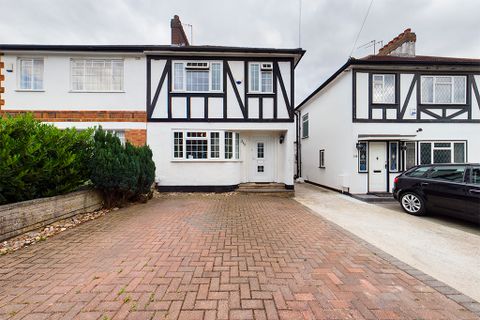 The Fairway, Ruislip HA4