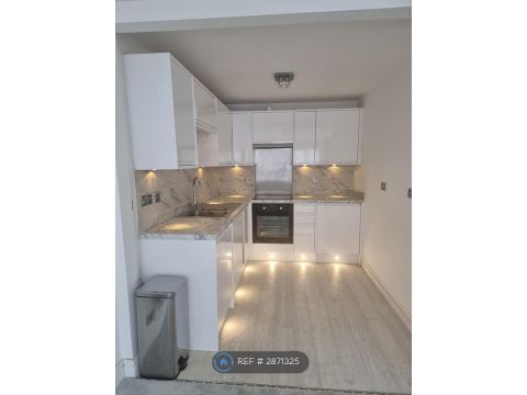 Curtis Drive, London W3