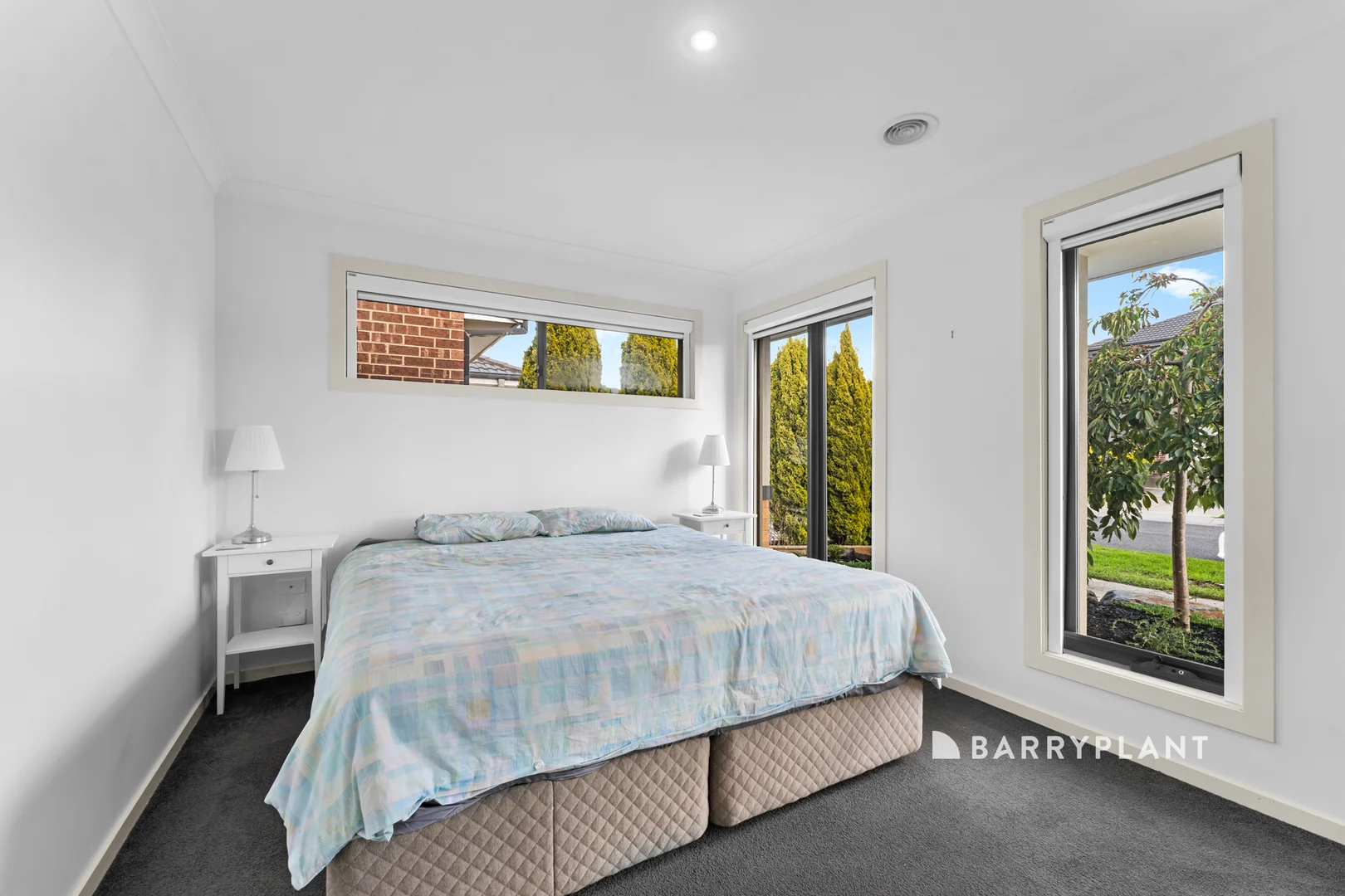 4 Comet Chase, Narre Warren VIC 3805 photo 2
